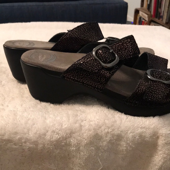Dansko sandals EUC - Picture 4 of 4